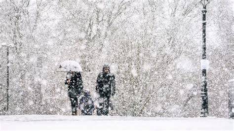 it s snowing