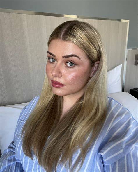 izzyynicolee nude