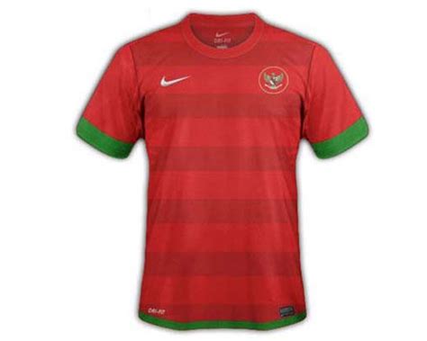 JERSEY TIMNAS 2012：Nike Rilis Ulang Jersey Timnas Portugal di Euro 2004 - skor.id