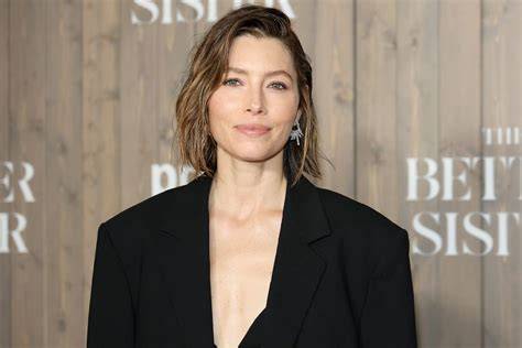 jessica biel boosty