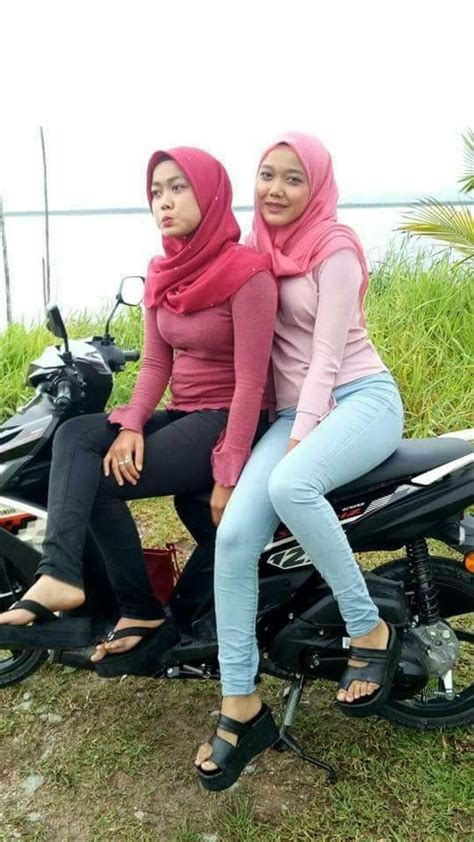 JILBAB NUNGGING 🧈 Penikmatjilbaberv2 on X: @NickiRailene @sukahijaboutfit Pke