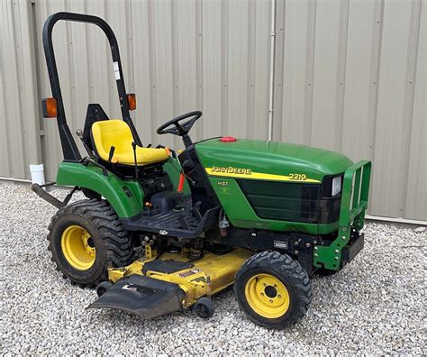 John Deere 2210