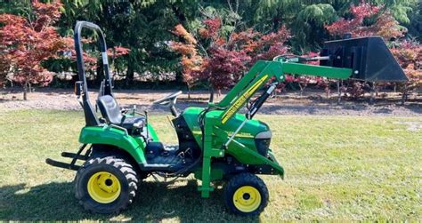 John Deere 2305