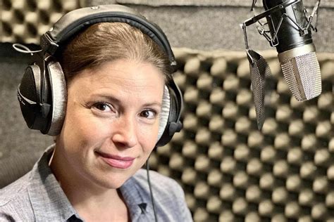 Julia Whelan Narrator