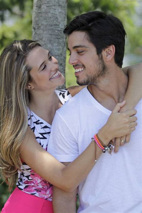 juliana paiva e rodrigo simas real height