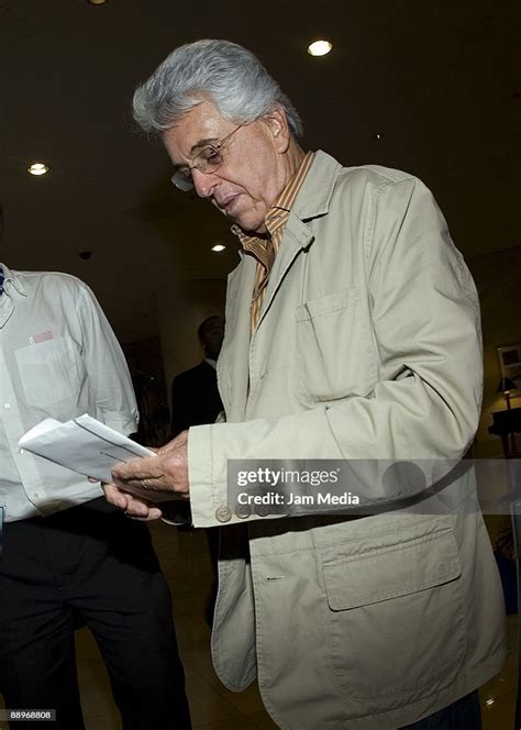 justino compean biography examples