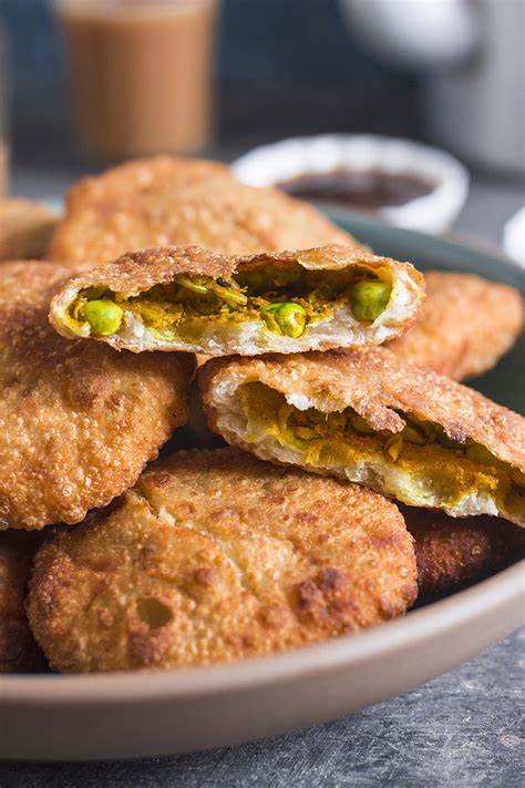 kachori evening snack green peas kachori #shorts - YouTube