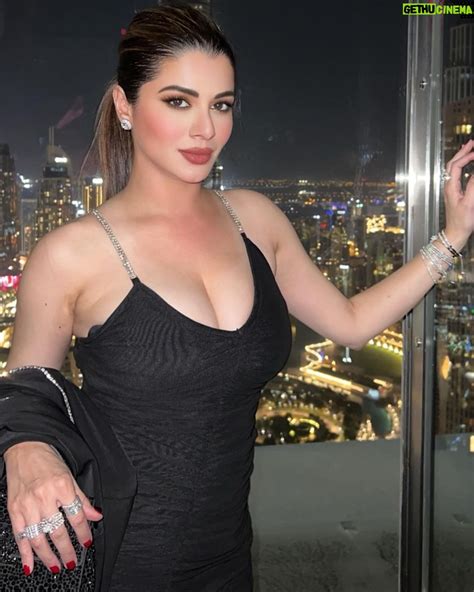 kainaat arora full biography of taylor swift