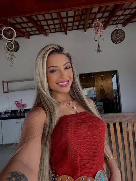 karlyane menezes nude