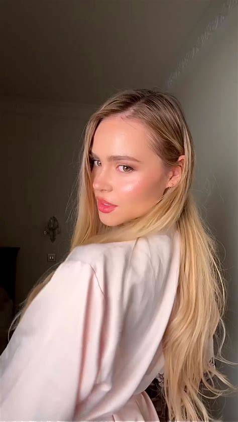 karolina ugrenyuk nude
