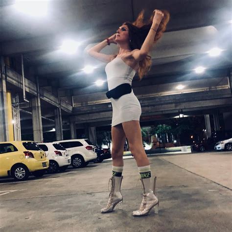 Kelly Nixe Ts