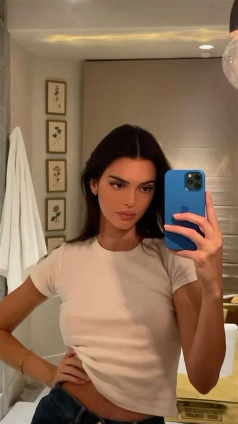 kendall jenner mirror selfies