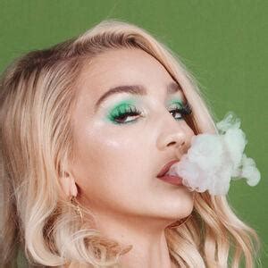 kendra sunderland smoking