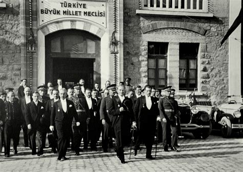 ki takım arasında 2 Ekim 1960'da Adana'da yapılan ve 2-2 sona eren maçla başlayan rekabette geride.