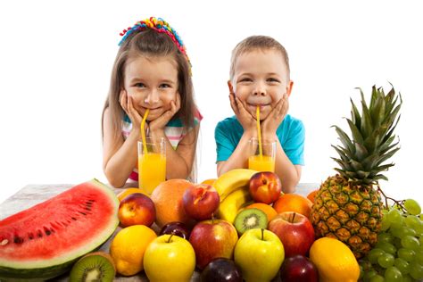 kids eating fruit