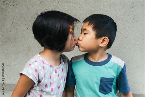 kids first kiss on the lips