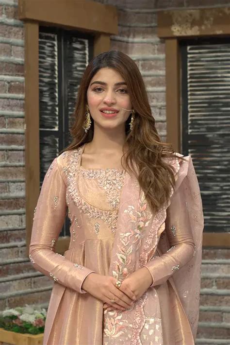 kinza hashmi biography template