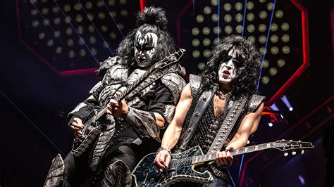 kiss concert on new years eve