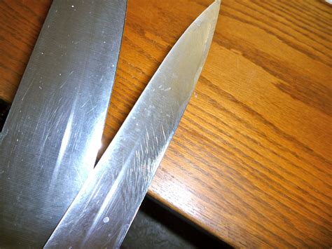 knife scratch