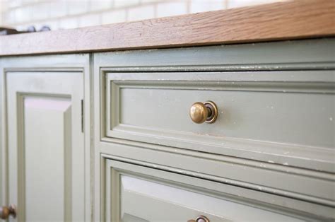 Knobs Or Pulls On Cabinets