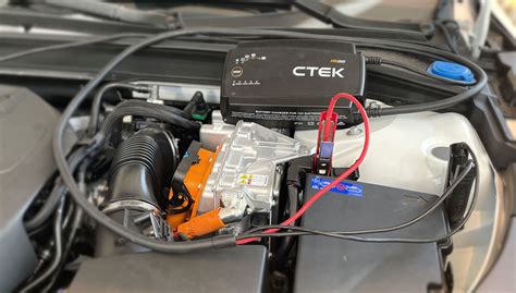 koppla in laddare bil