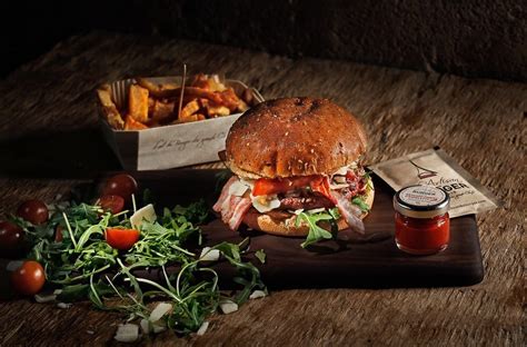 L Artisan Burger