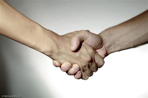 La Mano Stretta