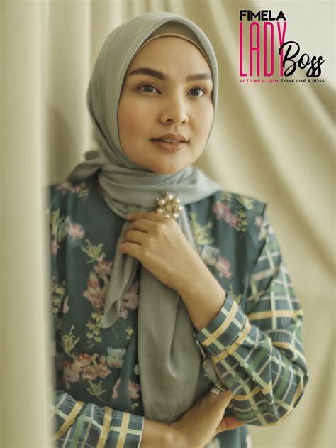 Lady Boss Berkreasi Kembangkan Hijab Simple Ala Ria Desain Baju Sekolah Jurusan Perkantoran Dengan Harganya - Desain Baju Sekolah Jurusan Perkantoran Dengan Harganya