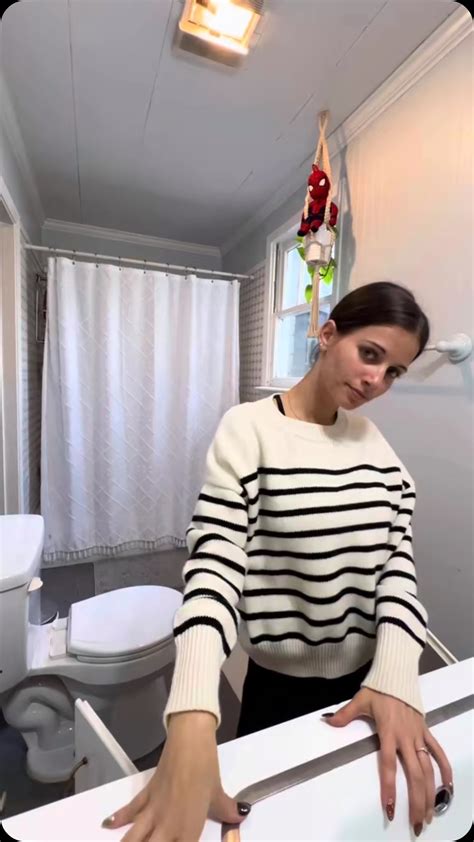ladyintgebathroom nude