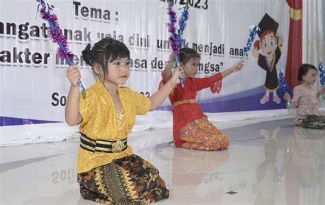 LAGU AMPAR AMPAR PISANG - TARI AMPAR AMPAR PISANG. TARIAN KALIMANTAN