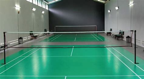 lapangan badminton terdekat