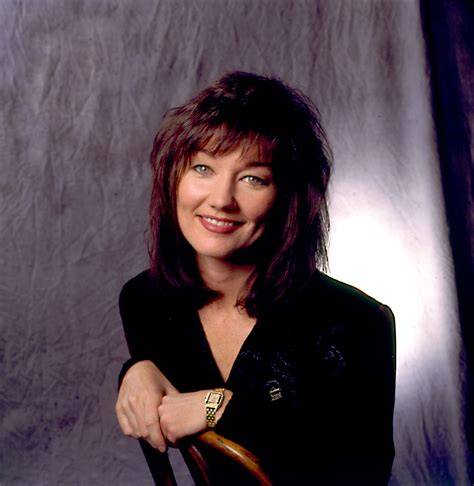 lari white nude