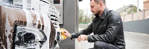 lavaggio auto in strada