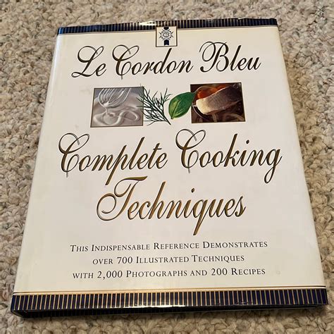 Le Cordon Bleus Complete Cooking Techniques The Indispensable Reference Demonstates Over 700 Illustrated Techniques With 2 000 Photos And 200 Recipe