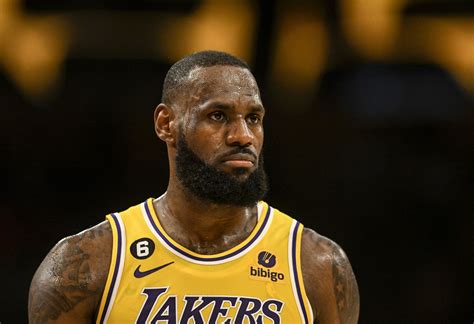 lebron james | Lebron James ngi thin duy tr phong