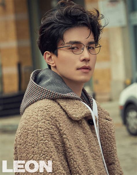 Ngoại hình Lee Dong Wook tuổi 44 khiến fan than thở 'ai rồi cũng già'