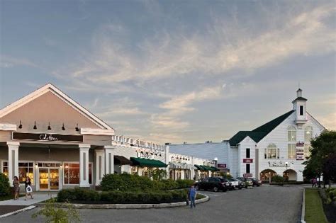 lee outlets massachusetts