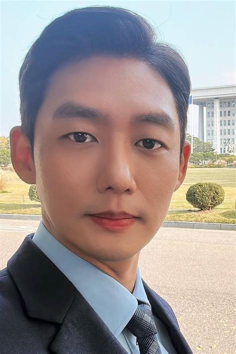 lee tae seong biography template