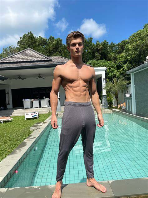 leo stuke nude