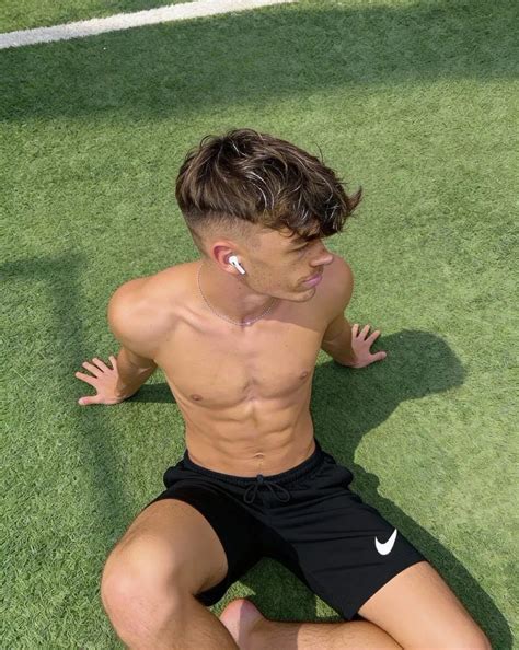 leofootball nude
