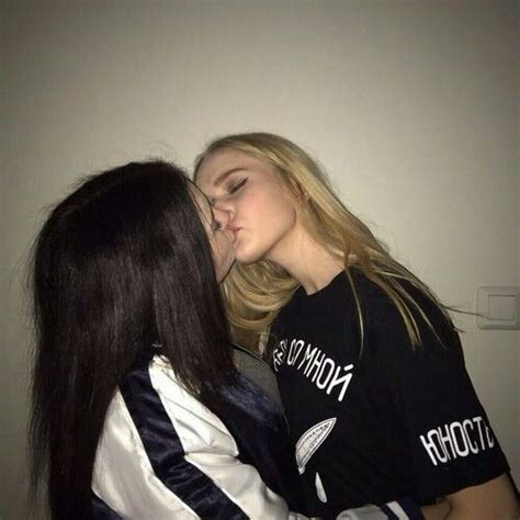 lesbian teenage kissing