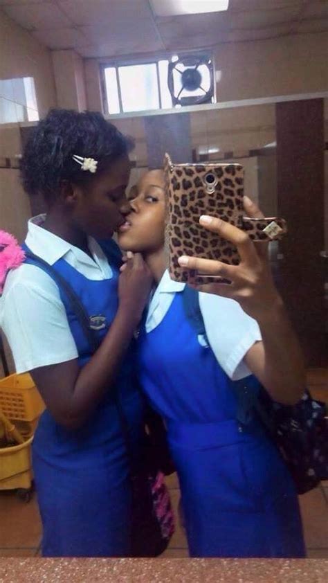 lesbian kissing leaks