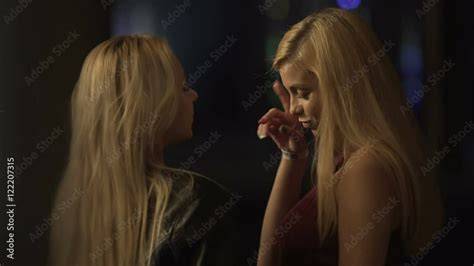 lesbians making out nude
