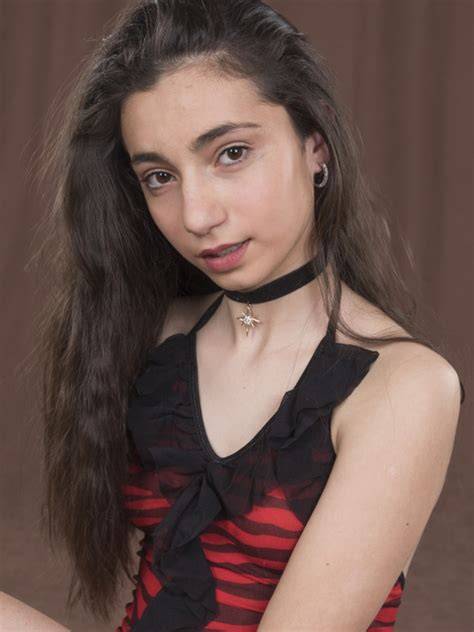 leyla goes nude