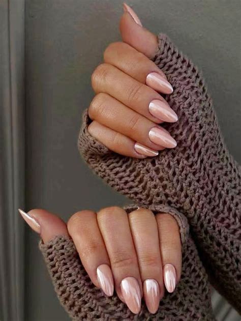 light nude nails