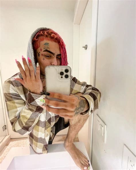 Lil Pump Feet