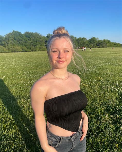 lilly may creator profile