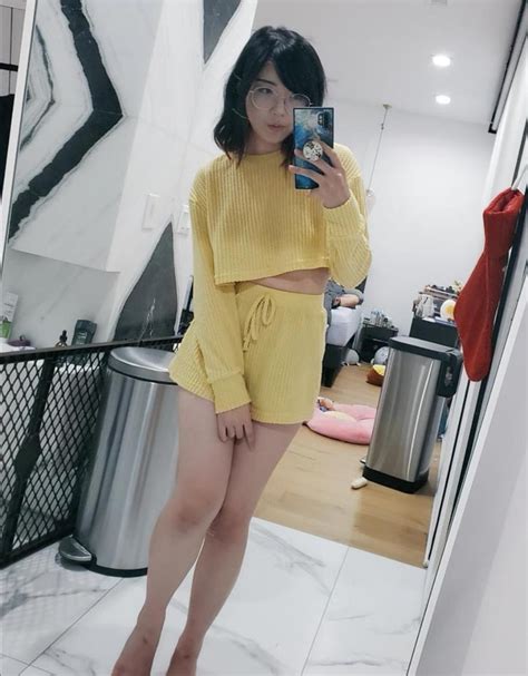 lilypichu legs