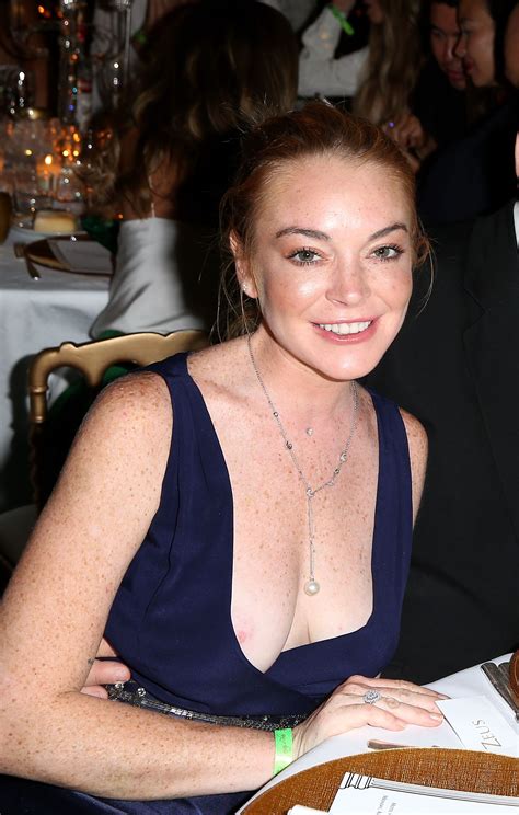 lindsay lohan nip slip