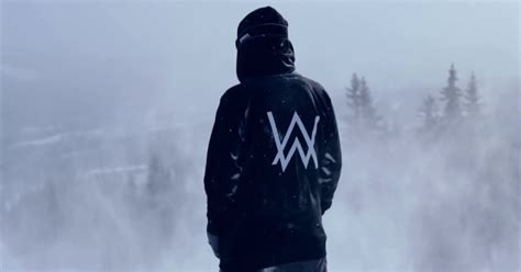 LIRIK LAGU ALAN WALKER ALONE 🛟 Alan Walker ALONE Lirik Lagu Dan